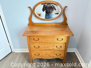 MaxSold Auction: Vintage Vanity Dresser Project Piece lot 212 - Ottawa (Ontario, Canada) SELLER MANAGED Downsizing Online Auction -  Cinnabar