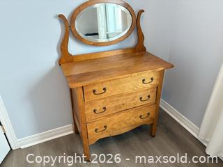 MaxSold Auction: Vintage Vanity Dresser Project Piece lot 212 - Ottawa (Ontario, Canada) SELLER MANAGED Downsizing Online Auction -  Cinnabar
