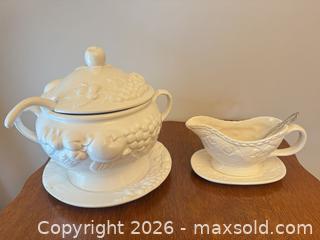 MaxSold Auction: White gravy boat and soup tureen  - Ottawa (Ontario, Canada) SELLER MANAGED Downsizing Online Auction -  Cinnabar