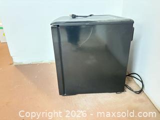 MaxSold Auction: Wine fridge  - Ottawa (Ontario, Canada) SELLER MANAGED Downsizing Online Auction -  Cinnabar