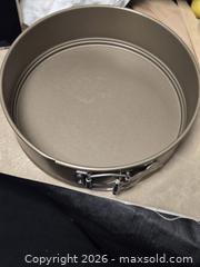 MaxSold Auction: Cake Pans Springform and Bundt Removable Bottoms - Toronto (Ontario, Canada) SELLER MANAGED Downsizing Online Auction - McAdam Avenue