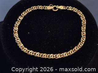 MaxSold Auction: Solid 18k Gold 750 Italian 4 cm Wide 5 grams Link bracelet - Toronto (Ontario, Canada) SELLER MANAGED Downsizing Online Auction - McAdam Avenue