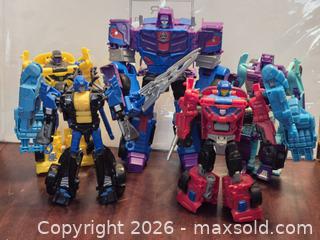MaxSold Auction: Transformers Combiner Wars G2 Menasor Combiner 5 Figures Complete - Toronto (Ontario, Canada) SELLER MANAGED Downsizing Online Auction - McAdam Avenue