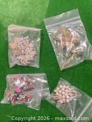 MaxSold Auction: Multi-Color Vintage Costume Jewelry Lot — Brooches, Necklaces, Bracelets - New Westminster (British Columbia, Canada) SELLER MANAGED Estate Sale Online Auction - Jamieson Court