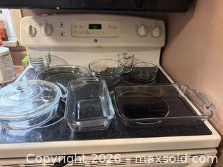 MaxSold Auction: Anchor Hocking Glass Baking Dish & Assorted Mixing Bowls Set - Toronto (Ontario, Canada) SELLER MANAGED Moving Online Auction - Enfield Avenue