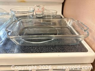 MaxSold Auction: Anchor Hocking Glass Baking Dish & Assorted Mixing Bowls Set - Toronto (Ontario, Canada) SELLER MANAGED Moving Online Auction - Enfield Avenue