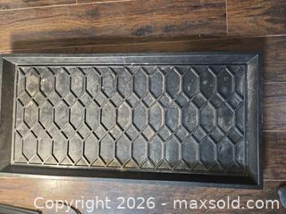 MaxSold Auction: Black Shoe Bench with Shoe Tray - Toronto (Ontario, Canada) SELLER MANAGED Moving Online Auction - Enfield Avenue