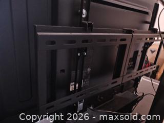 MaxSold Auction: Emerson LF391EM4 39" LED LCD TV - Toronto (Ontario, Canada) SELLER MANAGED Moving Online Auction - Enfield Avenue