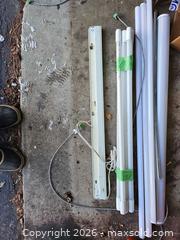 MaxSold Auction: FOTONZ-style Under-Cabinet Light Fixture with 3ft LED Tubes - Toronto (Ontario, Canada) SELLER MANAGED Moving Online Auction - Enfield Avenue