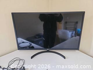 MaxSold Auction: LG 32MN500M-B 32" Full HD (1920x1080) Monitor - Toronto (Ontario, Canada) SELLER MANAGED Moving Online Auction - Enfield Avenue