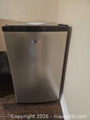 MaxSold Auction: Master Chef Mini Fridge 043-0290-6 Stainless Steel/Black - Toronto (Ontario, Canada) SELLER MANAGED Moving Online Auction - Enfield Avenue
