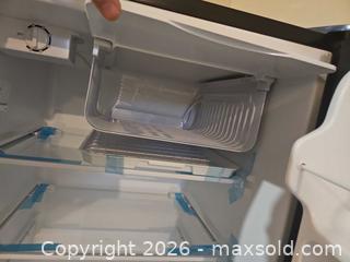 MaxSold Auction: Master Chef Mini Fridge 043-0290-6 Stainless Steel/Black - Toronto (Ontario, Canada) SELLER MANAGED Moving Online Auction - Enfield Avenue