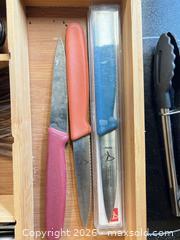 MaxSold Auction: Mixed Cutlery, Cutting Utensil and Kitchen Tool Set with Organizer - Toronto (Ontario, Canada) SELLER MANAGED Moving Online Auction - Enfield Avenue