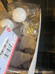 MaxSold Auction: Mixed Lot of 11–20 Light Bulbs (LED, Incandescent, CFL, Filament, Colored) - Toronto (Ontario, Canada) SELLER MANAGED Moving Online Auction - Enfield Avenue
