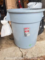MaxSold Auction: Rubbermaid 20 Gallon Gray Plastic Trash Can with Handles - Toronto (Ontario, Canada) SELLER MANAGED Moving Online Auction - Enfield Avenue