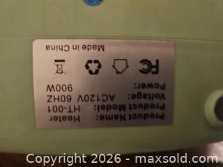 MaxSold Auction: Set of 4 (DeLonghi 1500W,...) Space Heater s - Toronto (Ontario, Canada) SELLER MANAGED Moving Online Auction - Enfield Avenue