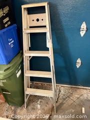 MaxSold Auction: Aluminum Step Ladder A-frame 4-6 ft (3-5 steps) A - Ottawa (Ontario, Canada) PARTNER MANAGED Downsizing Online Auction - Topley Crescent