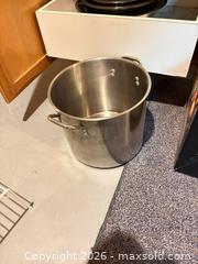 MaxSold Auction: Assorted Kitchen Cookware: Mixing Bowls, Nonstick Pan, Glass Dishes A - Ottawa (Ontario, Canada) PARTNER MANAGED Downsizing Online Auction - Topley Crescent