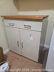 MaxSold Auction: Cabinet with Drawer(s) and Cabinet Doors C - Ottawa (Ontario, Canada) PARTNER MANAGED Downsizing Online Auction - Topley Crescent