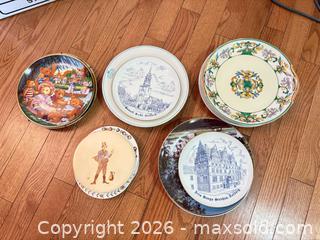MaxSold Auction: Decorative Collector Plates by Knowles, B&G/Royal Copenhagen,A - Ottawa (Ontario, Canada) PARTNER MANAGED Downsizing Online Auction - Topley Crescent