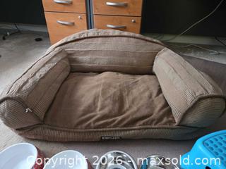 MaxSold Auction: Dog supplies lot: bed, ceramic & stainless bowls, leashes, collars A - Ottawa (Ontario, Canada) PARTNER MANAGED Downsizing Online Auction - Topley Crescent