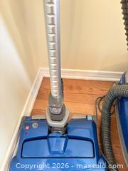 MaxSold Auction: Kenmore Intuition Canister Vacuum A - Ottawa (Ontario, Canada) PARTNER MANAGED Downsizing Online Auction - Topley Crescent
