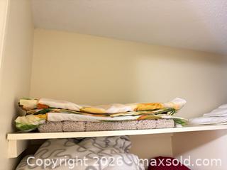 MaxSold Auction: Lot of 20+ Bath Towels, Hand Towels, Sheets & Pillowcases A - Ottawa (Ontario, Canada) PARTNER MANAGED Downsizing Online Auction - Topley Crescent