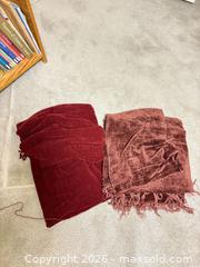 MaxSold Auction: Lot of 5+ Mixed Throw, Fleece and Bed Blankets A - Ottawa (Ontario, Canada) PARTNER MANAGED Downsizing Online Auction - Topley Crescent