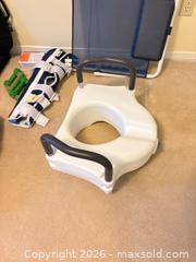 MaxSold Auction: MKO Air Walker LM0331-M (Medium) + Raised Toilet Seat & Rehab Items A - Ottawa (Ontario, Canada) PARTNER MANAGED Downsizing Online Auction - Topley Crescent
