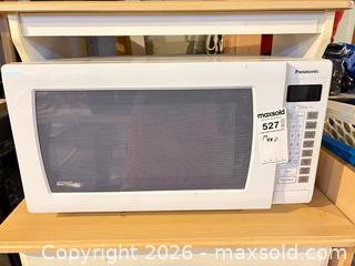 MaxSold Auction: Panasonic Microwave NN-H764WF Countertop A - Ottawa (Ontario, Canada) PARTNER MANAGED Downsizing Online Auction - Topley Crescent