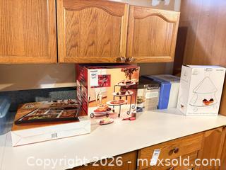 MaxSold Auction: Servingware, Punch Bowl, Tiered Server & Tray Set B - Ottawa (Ontario, Canada) PARTNER MANAGED Downsizing Online Auction - Topley Crescent
