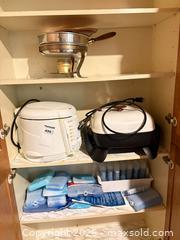 MaxSold Auction: Small kitchen appliances lot with DeLonghi electric deep fryer B - Ottawa (Ontario, Canada) PARTNER MANAGED Downsizing Online Auction - Topley Crescent