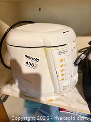 MaxSold Auction: Small kitchen appliances lot with DeLonghi electric deep fryer B - Ottawa (Ontario, Canada) PARTNER MANAGED Downsizing Online Auction - Topley Crescent