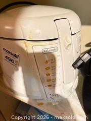 MaxSold Auction: Small kitchen appliances lot with DeLonghi electric deep fryer B - Ottawa (Ontario, Canada) PARTNER MANAGED Downsizing Online Auction - Topley Crescent