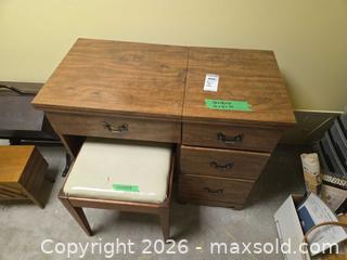 MaxSold Auction: Vanity/Sewing Desk with Stool B - Ottawa (Ontario, Canada) PARTNER MANAGED Downsizing Online Auction - Topley Crescent