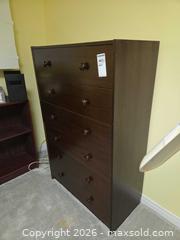 MaxSold Auction: Veneer Dresser / Chest of Drawers, 5 Drawers, C - Ottawa (Ontario, Canada) PARTNER MANAGED Downsizing Online Auction - Topley Crescent