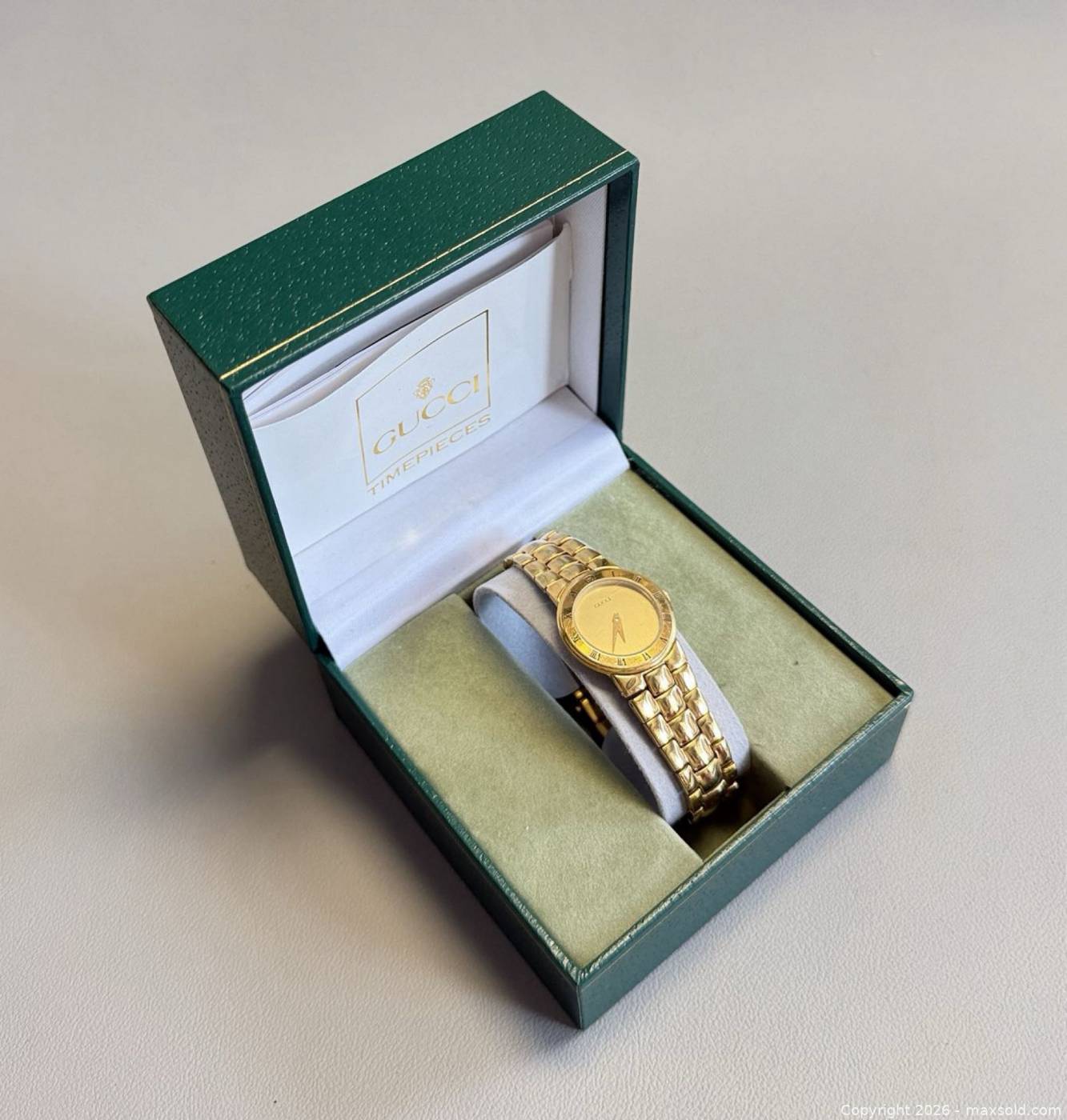 Authentic Vintage Gucci watch (Swiss made) 3300.2.L Gucci 3300.2.M Watch Quartz 33mm Gold Dial/Band/Case Swiss  main image 2