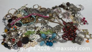 MaxSold Auction: Giant Grab Bag Lot of Costume Jewelry - Campbell (California, USA) PARTNER MANAGED Estate Sale Online Auction -  Dell Avenue
