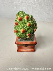 MaxSold Auction: Décor Céram Limoges Porcelain Decorative Trinket Box - San Jose (California, USA) SELLER MANAGED Downsizing Online Auction - East Humboldt Street