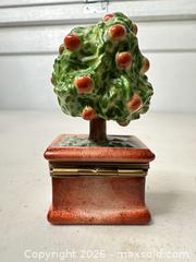 MaxSold Auction: Décor Céram Limoges Porcelain Decorative Trinket Box - San Jose (California, USA) SELLER MANAGED Downsizing Online Auction - East Humboldt Street