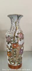 MaxSold Auction: Vintage Early 20th Century Japanese Porcelain Vase Traditional Floral Design Gold Gilding Signed  - St. Catharines (Ontario, Canada) SELLER MANAGED Estate Sale Online Auction - Monique Crescent