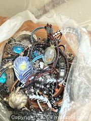 MaxSold Auction: Mixed bag of costume jewelry  - Toronto (Ontario, Canada) SELLER MANAGED Downsizing Online Auction - Tennis Crescent