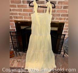 MaxSold Auction: JOHNNY BECCA LADIES XL FUN YELLOW & WHITE CUTE SEERSUCKER LONG DRESS  - Warwick Township (Pennsylvania, USA) SELLER MANAGED Estate Sale Online Auction - Crocker Lane