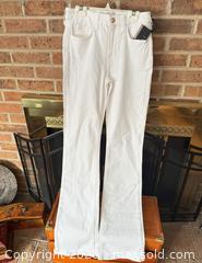 MaxSold Auction: NEW JEN LADIES SIZE 2 SLIM BOOTCUT WHITE JEANS $140 RETAIL  - Warwick Township (Pennsylvania, USA) SELLER MANAGED Estate Sale Online Auction - Crocker Lane