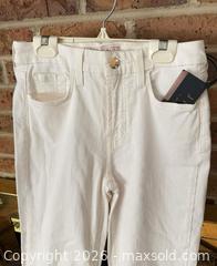 MaxSold Auction: NEW JEN LADIES SIZE 2 SLIM BOOTCUT WHITE JEANS $140 RETAIL  - Warwick Township (Pennsylvania, USA) SELLER MANAGED Estate Sale Online Auction - Crocker Lane