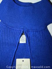 MaxSold Auction: NWT LADIES LARGE $49 TAG  Urban Outfitters Blue Keyhole Cut Out Top - Warwick Township (Pennsylvania, USA) SELLER MANAGED Estate Sale Online Auction - Crocker Lane
