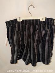 MaxSold Auction: NWT LADIES PLUS SIZE XXL BRIGGS BLACK & WHITE STRIPED STRETCH WAIST COMFY SHORTS  - Warwick Township (Pennsylvania, USA) SELLER MANAGED Estate Sale Online Auction - Crocker Lane