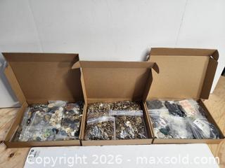 MaxSold Auction: 1000+ Vintage Buttons mixed lot plastic metal and more - Toronto (Ontario, Canada) PARTNER MANAGED Reseller Online Auction - Queen Street West.