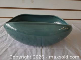 MaxSold Auction: MCM Russel Wright Ceramic Decorative Bowl, 10.5 in Wide Made in USA - Toronto (Ontario, Canada) PARTNER MANAGED Reseller Online Auction - Queen Street West.