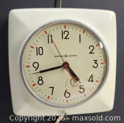 MaxSold Auction: Vintage GE Electric Clock working great - Toronto (Ontario, Canada) PARTNER MANAGED Reseller Online Auction - Queen Street West.